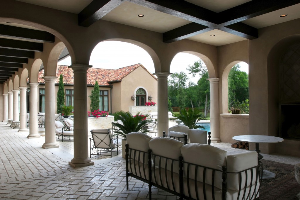 spanish style covered patio